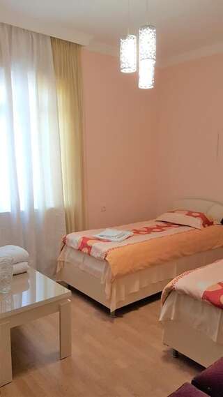 Гостевой дом Guest House Luka Батуми Двухместный номер с 2 отдельными кроватями и душем-8