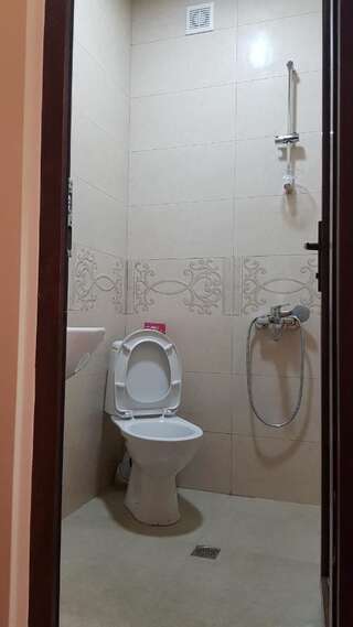 Гостевой дом Guest House Luka Батуми Люкс с кроватью размера «king-size» и балконом-9